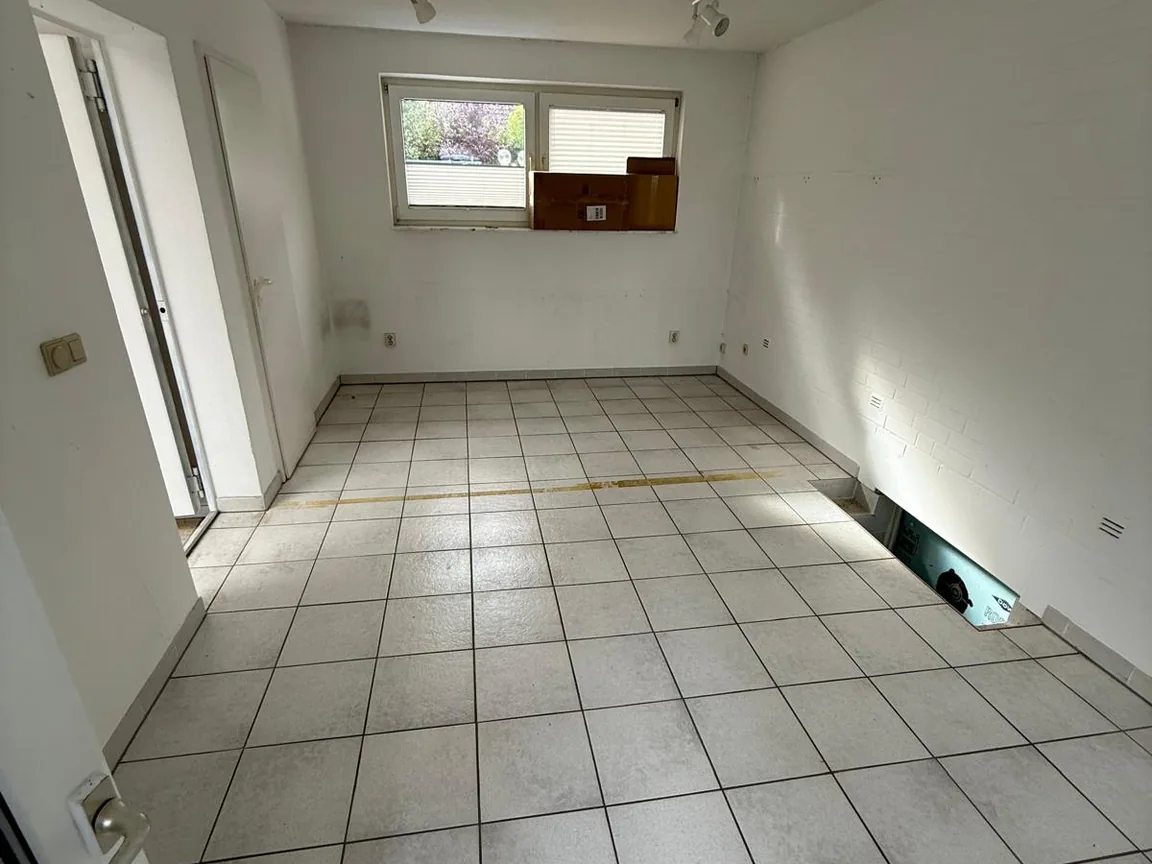 Büro nach der Räumung, Neumünster Büro