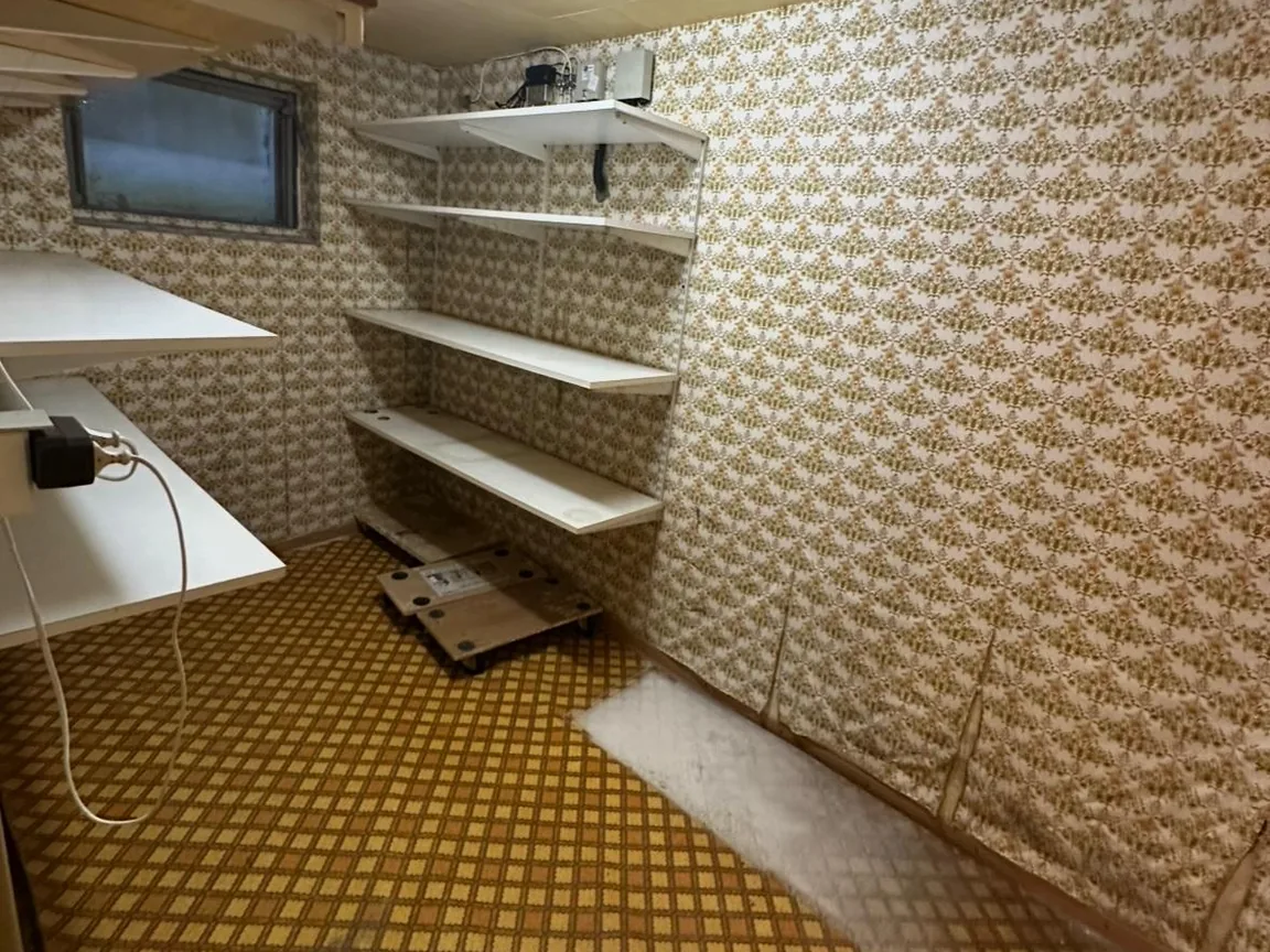 Speisekammer nach der Räumung, Neumünster Einfeld